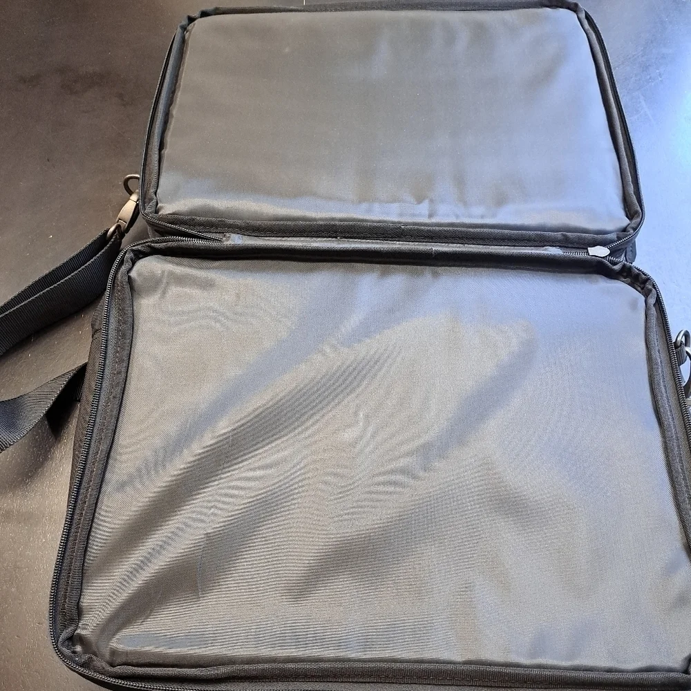 Brenthaven Elliott Deluxe Laptop & Tablet Messenger Bag